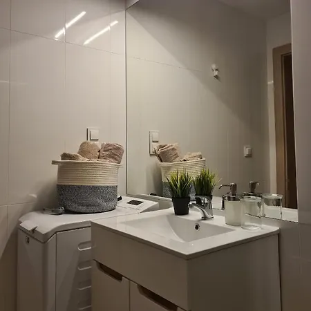 Mostowa 23 Hugo Apartment, Self Check-in 24h, Free Parking, Air-conditioning شقة